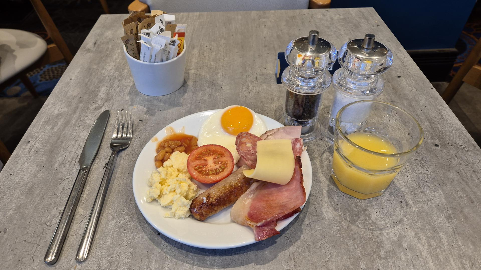 강력추천하는 런던 타비스톡호텔 조식.jpg