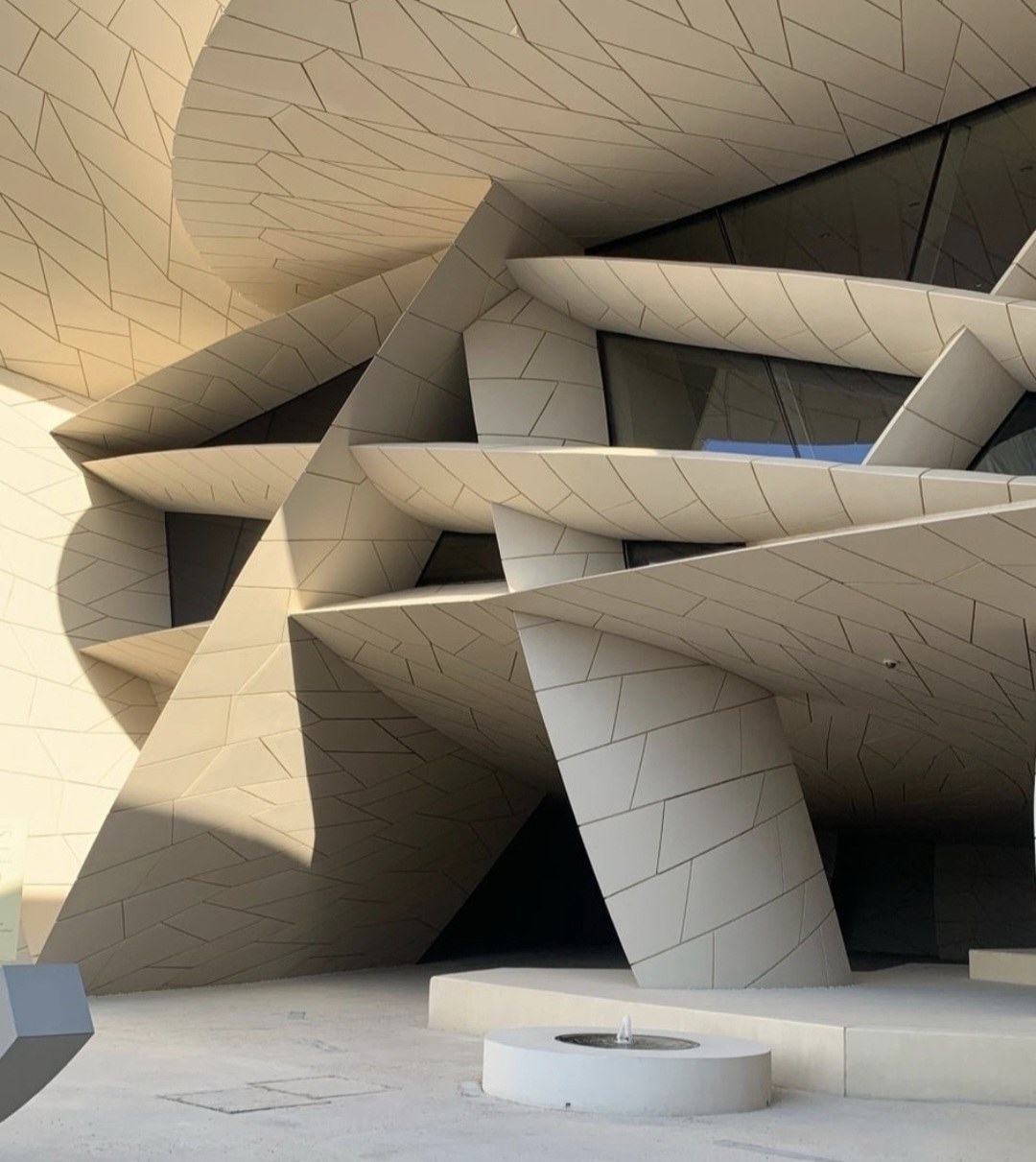 카타르 국립박물관 사막장미 형상.jpg