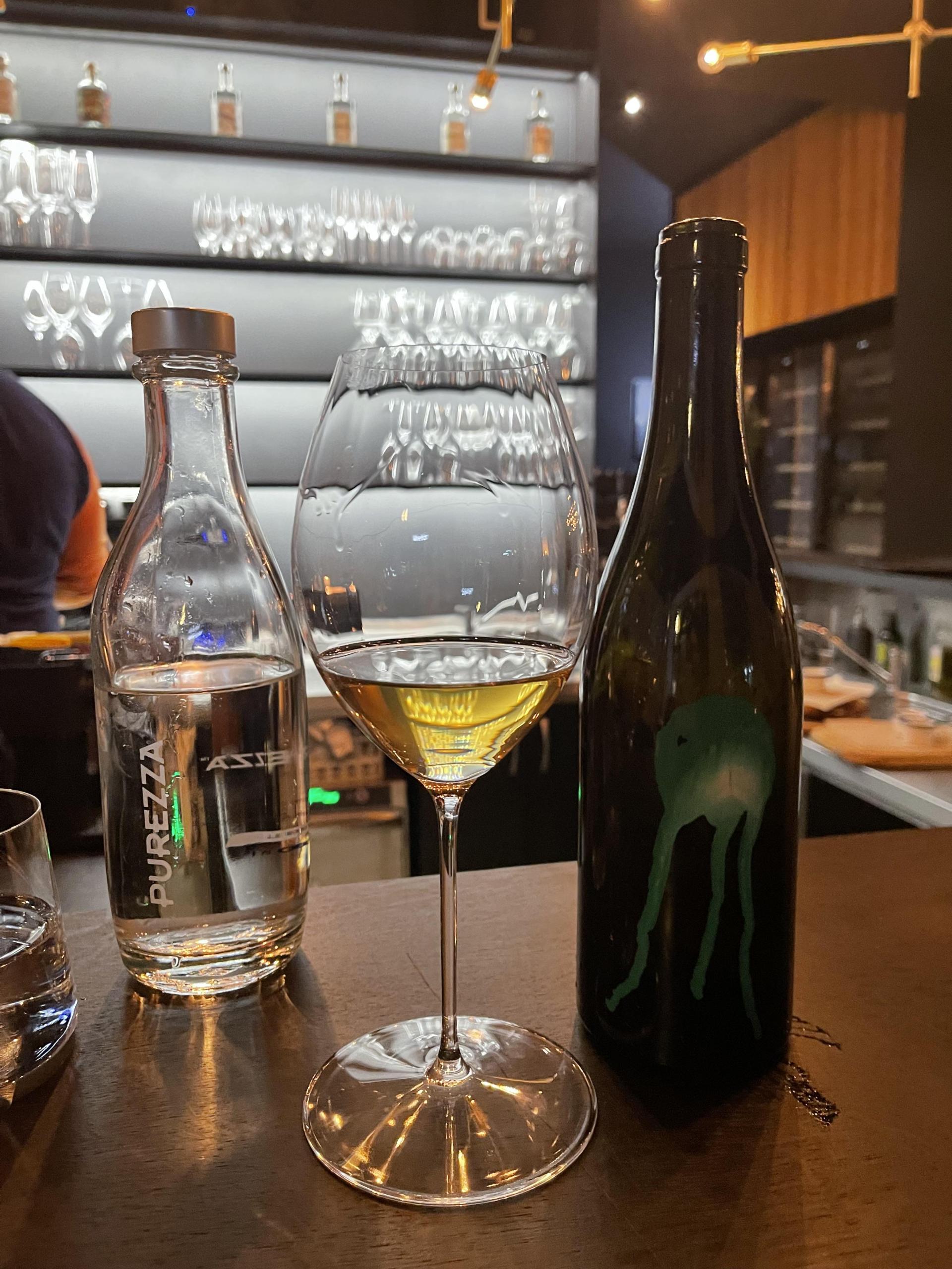 체코 프라하 와인바에서 글라스와인.jpg