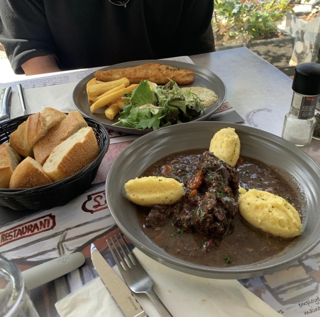 퓔리니몽라셰 레스토랑에서 뷔프부르기뇽.jpg