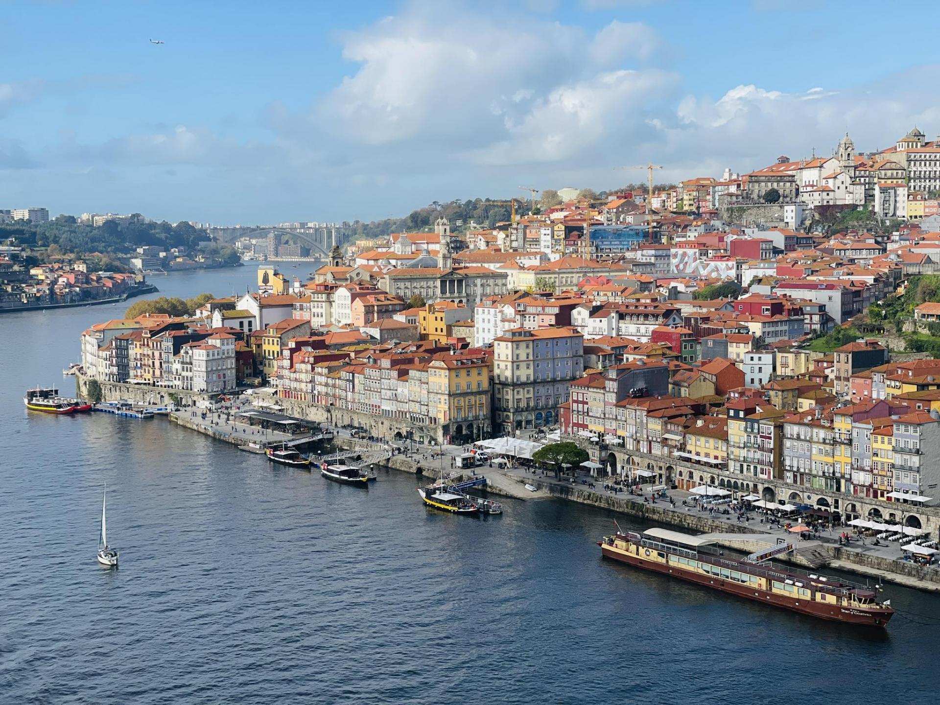 포르투갈 도시의 풍경을 만드는 건축 양식과 언덕의 상호작용 : 인사이트살롱, image size:1920x1440