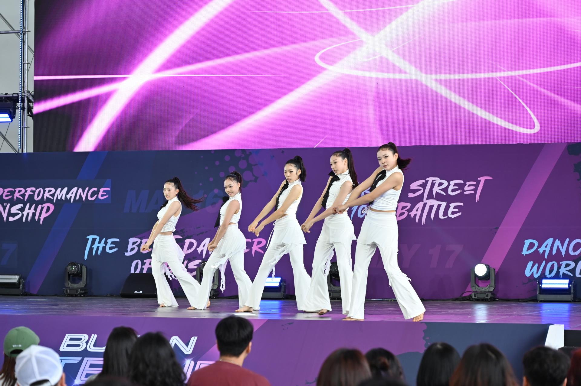 4f189b2ab71d4.jpg