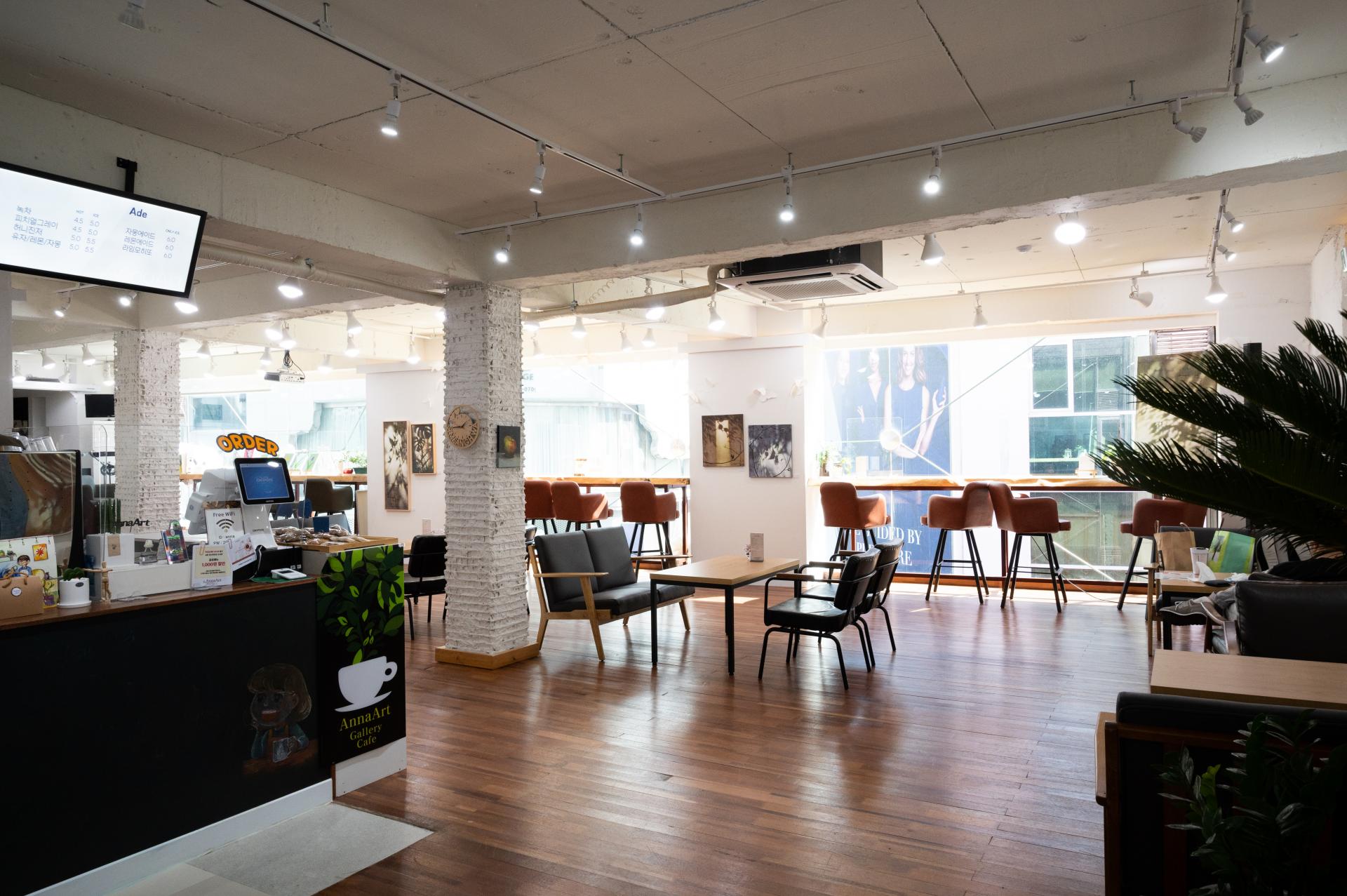 안나아트 갤러리 카페 & 김성은 미술심리상담연구소 : 국제구호단체 코인트리 CoinTree