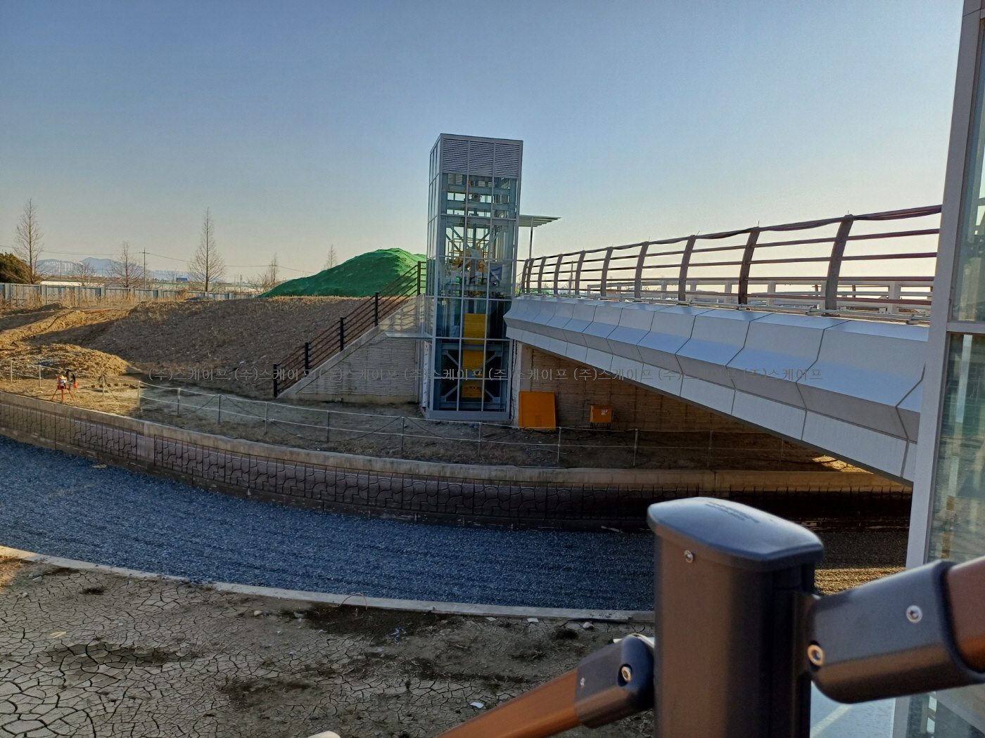 201025dbdc9d8.jpg