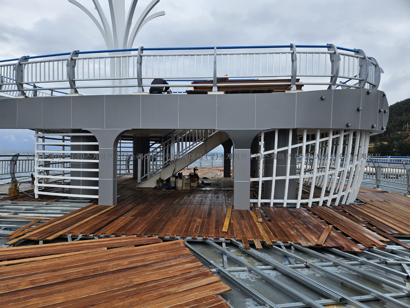 9ef600885ede3.jpg