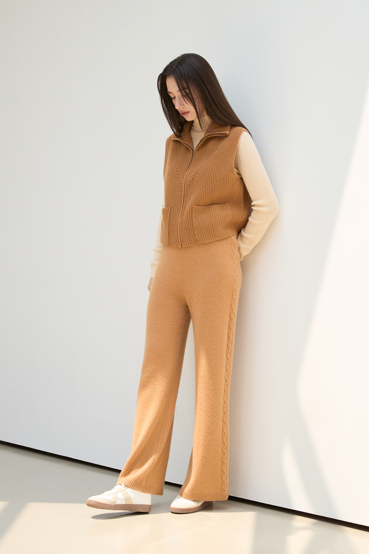 [캐시미어100] 하이넥 오픈 베스트 CARAMEL BROWN