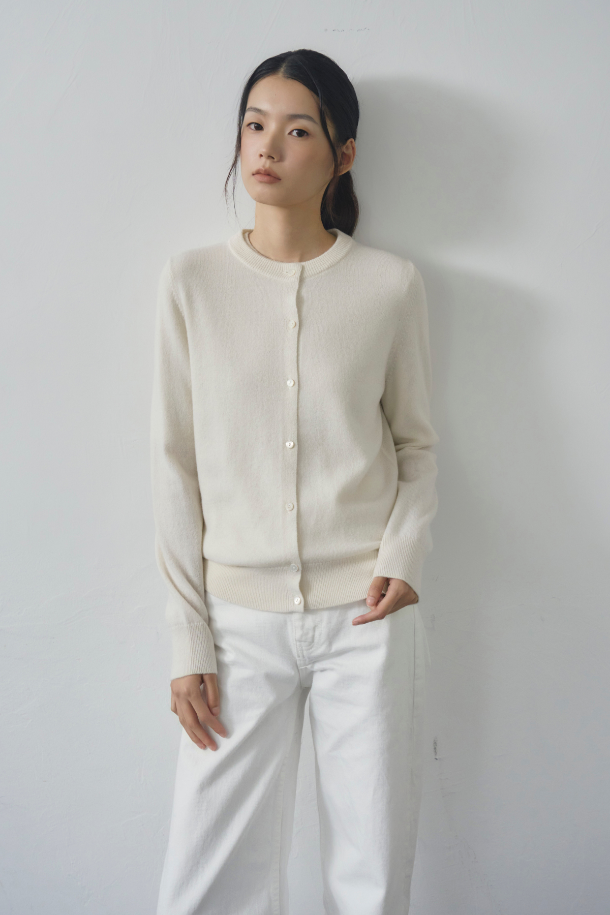 [캐시미어100] 베이직 라운드넥 가디건 WHITE
