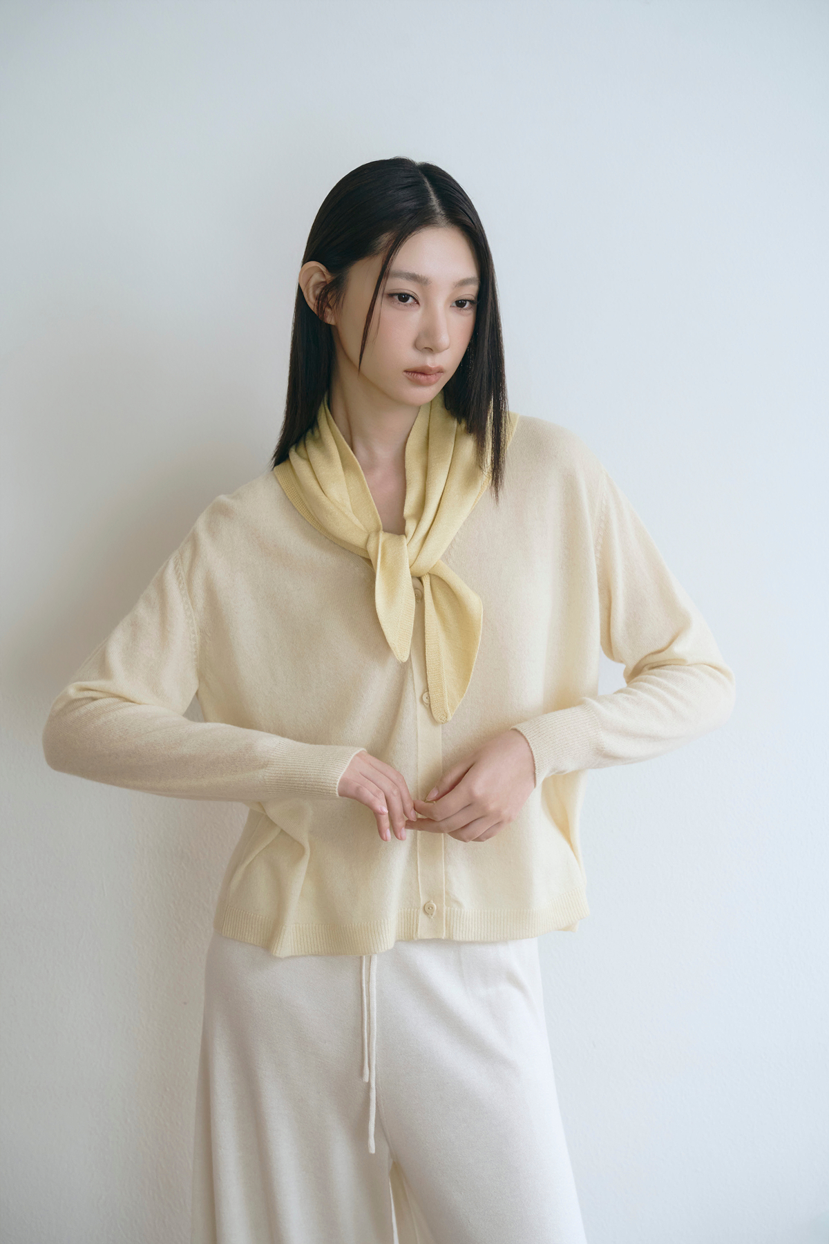 [캐시브리즈] 쁘띠 삼각 머플러 YELLOW