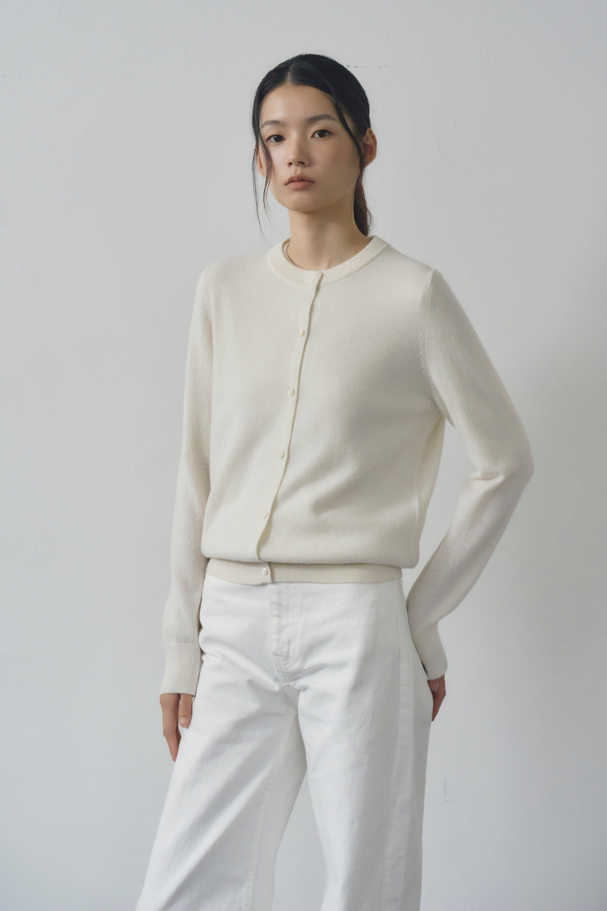[캐시미어100] 베이직 라운드넥 가디건 WHITE