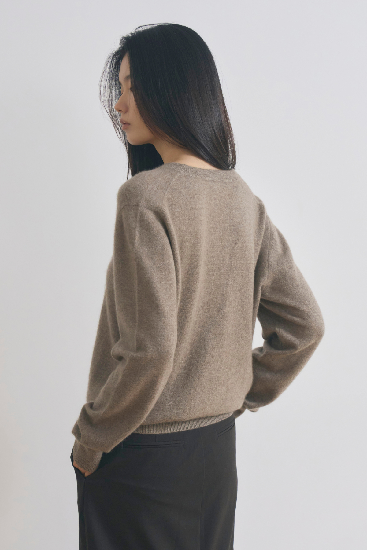 [몽골 캐시미어100] 오가닉 브이넥 니트 NATURAL BROWN