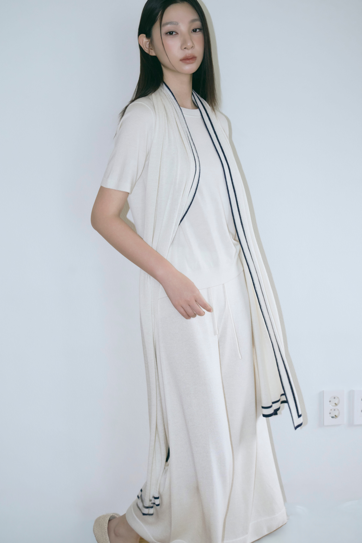 [캐시브리즈] 엣지 배색 머플러 복제 IVORY