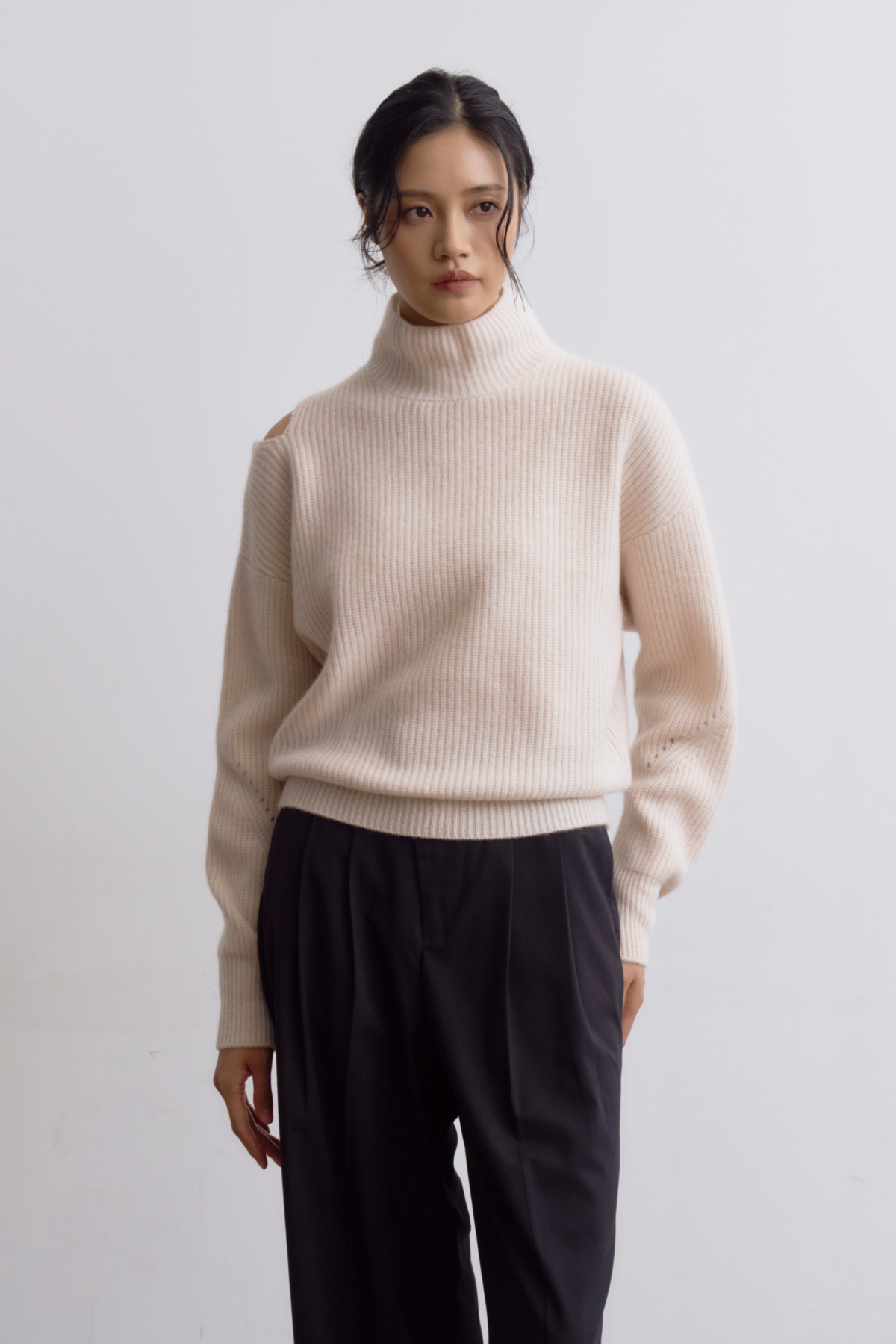 [캐시미어100] 숄더 슬릿 터틀넥 니트 CREAM