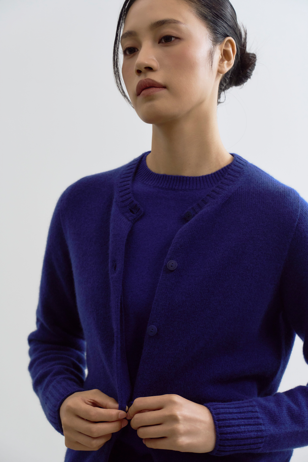 [캐시미어100] 미드게이지 베이직 라운드넥 ROYAL BLUE