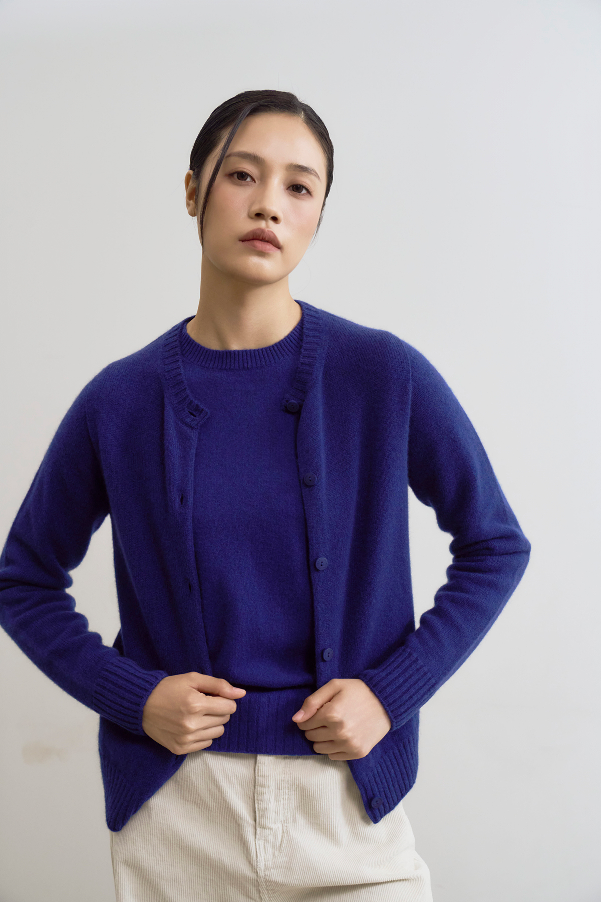 [캐시미어100] 미드게이지 베이직 라운드넥 ROYAL BLUE