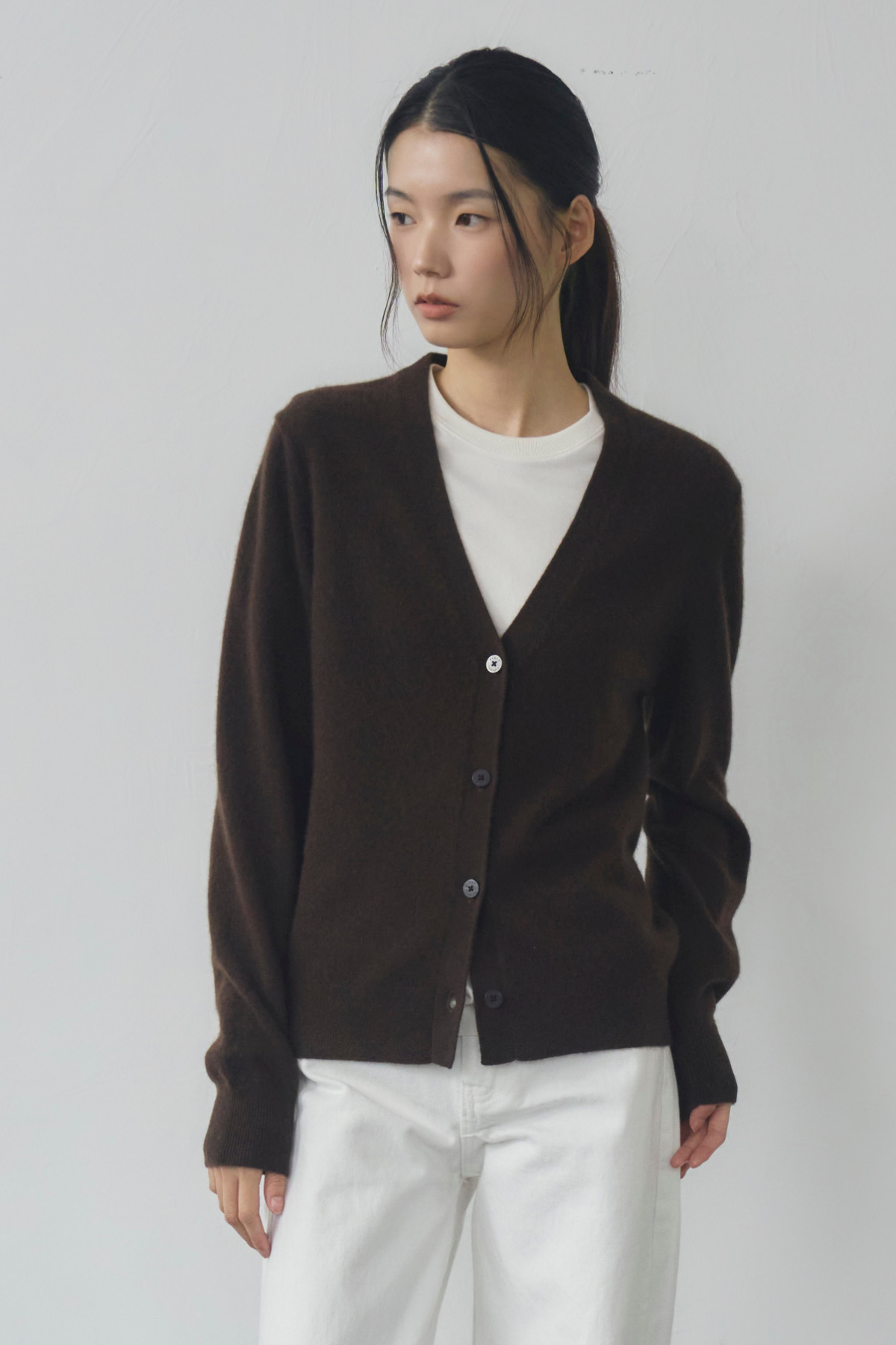 [캐시미어100] 베이직 브이넥 가디건 CHOCO BROWN