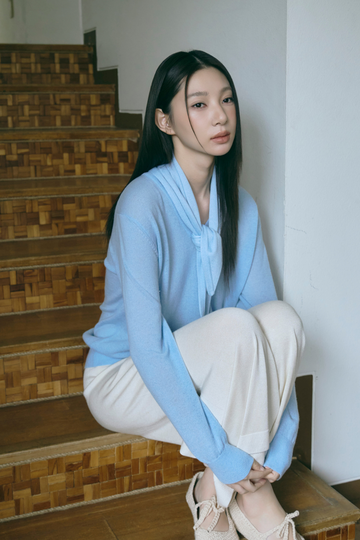 [캐시브리즈] 쁘띠 삼각 머플러 LIGHT BLUE