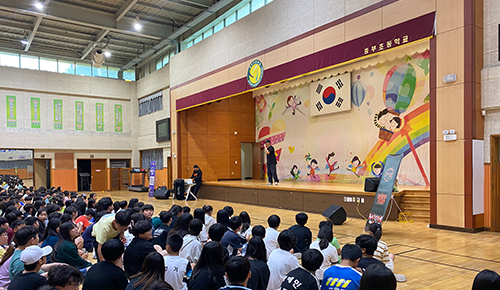 학교로 찾아가는 스트릿댄스 진로공연 리스펙트 동작으로 소통하는 공연 현장
