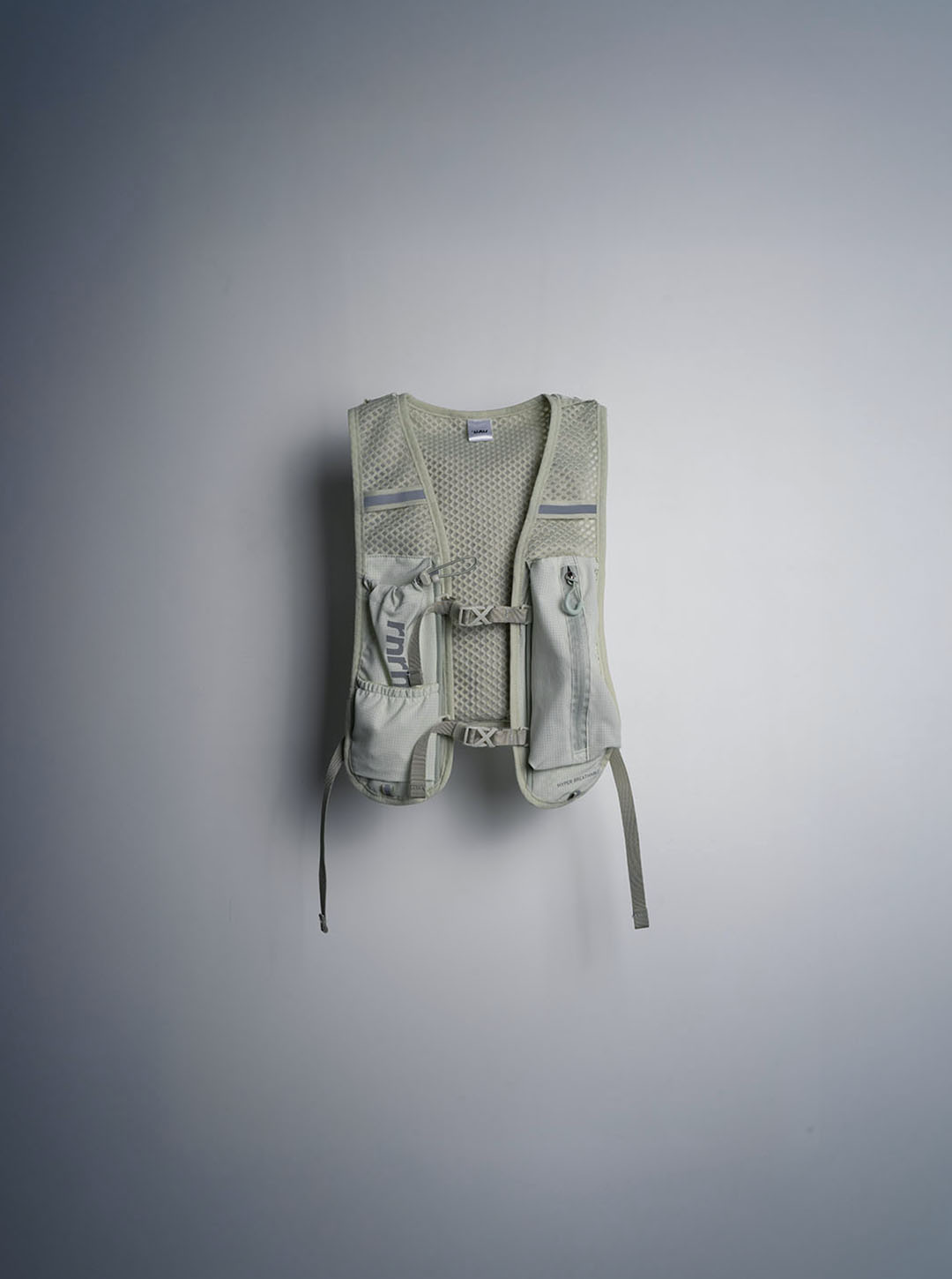 UL Breathable 跑步背心正面展示