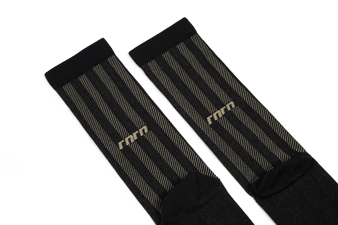 CLUB SOCKS 人字紋細節