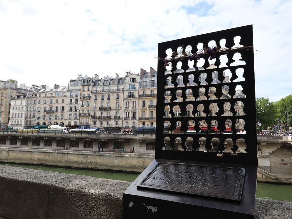 야외, 하늘, 건물, 구름이(가) 표시된 사진
AI 생성 콘텐츠는 정확하지 않을 수 있습니다.