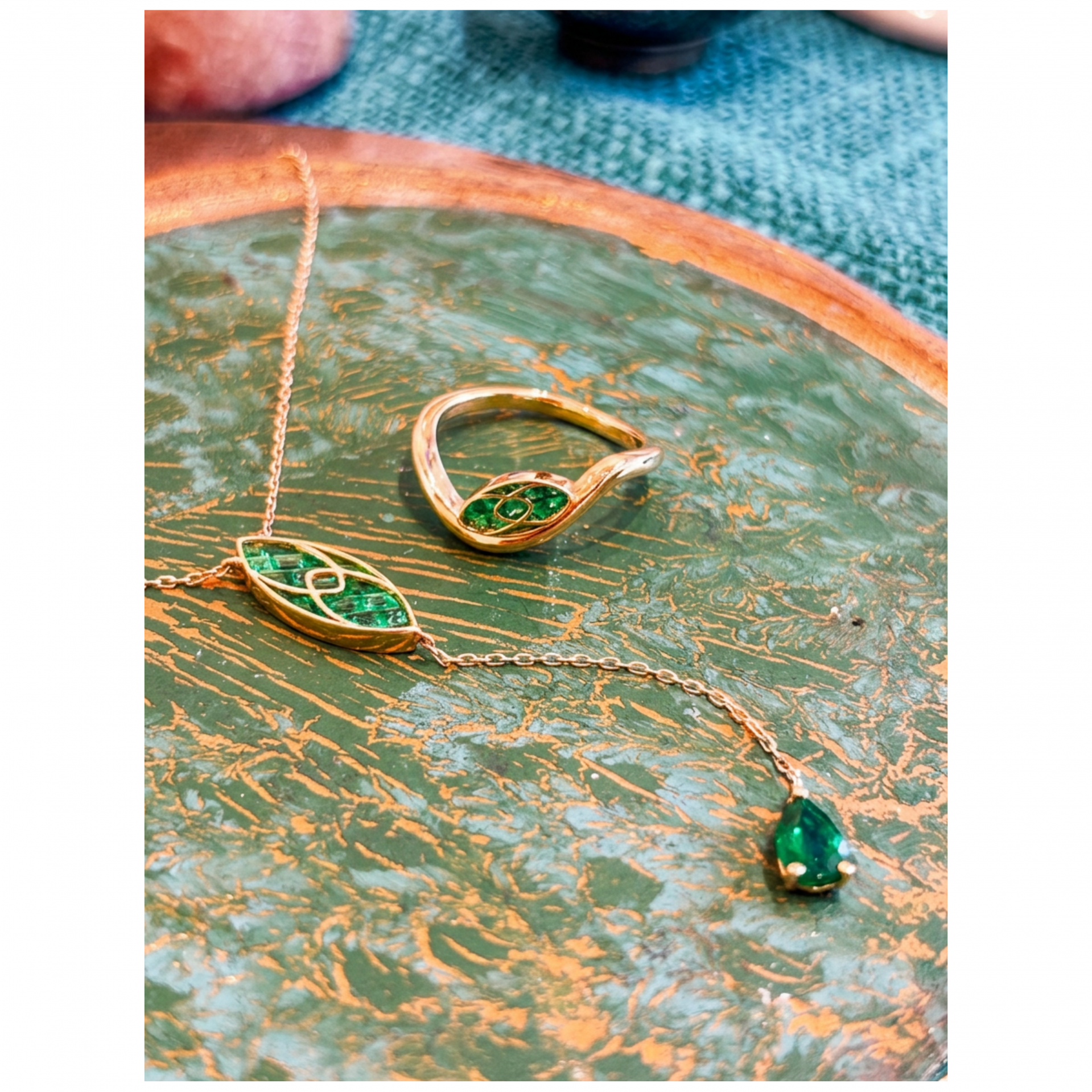 Aura Wave — Invisible Emerald Ring