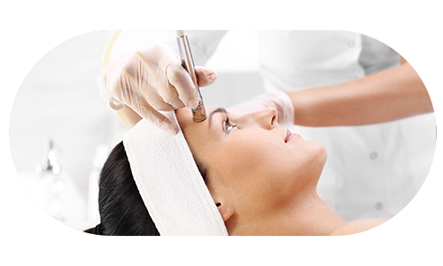 여드름 치료중인 여성