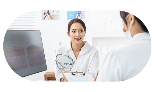 환자와 상담하는 의사의 모습