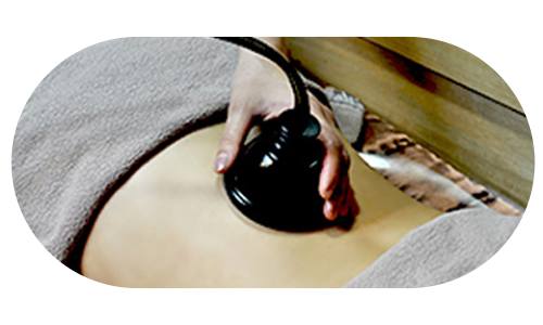 지방흡입 이후 관리를 받는 모습