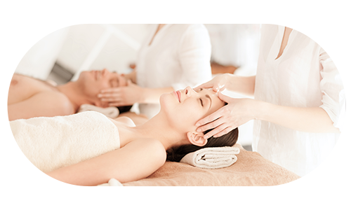 시술 후 케어를 받는 사람들의 모습