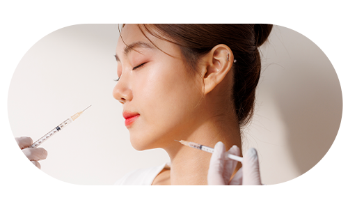 필러 시술을 받는 여성의 모습