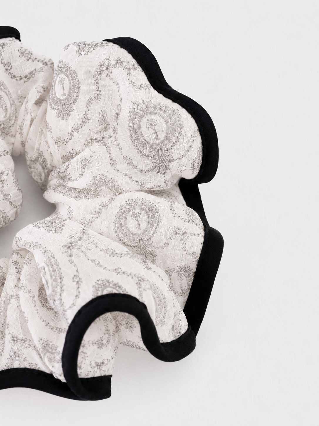 Atelier Organza Volume Scrunchie