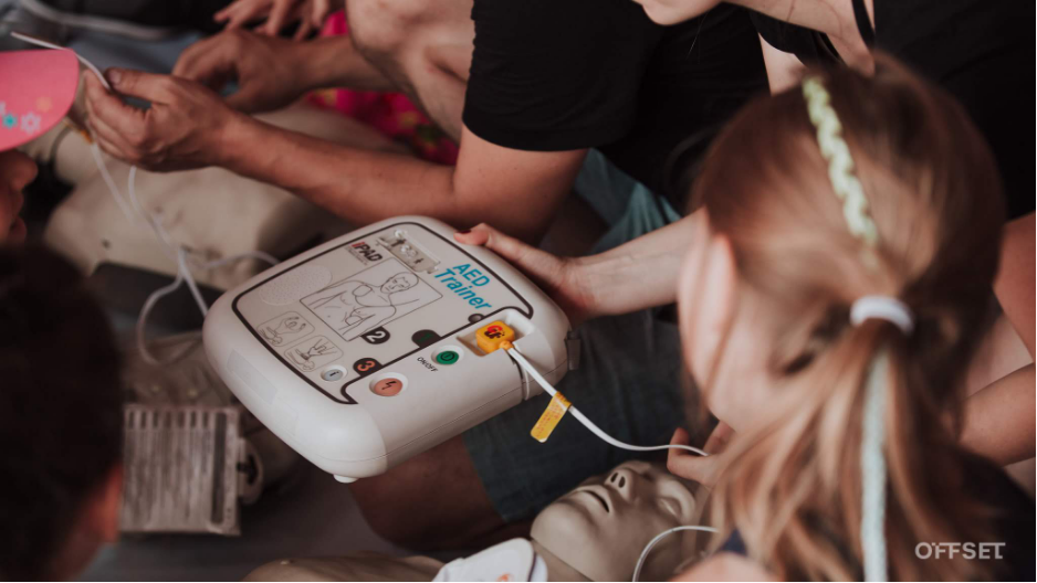 AEDs and CPR: Should CPR and AEDs be used together? img