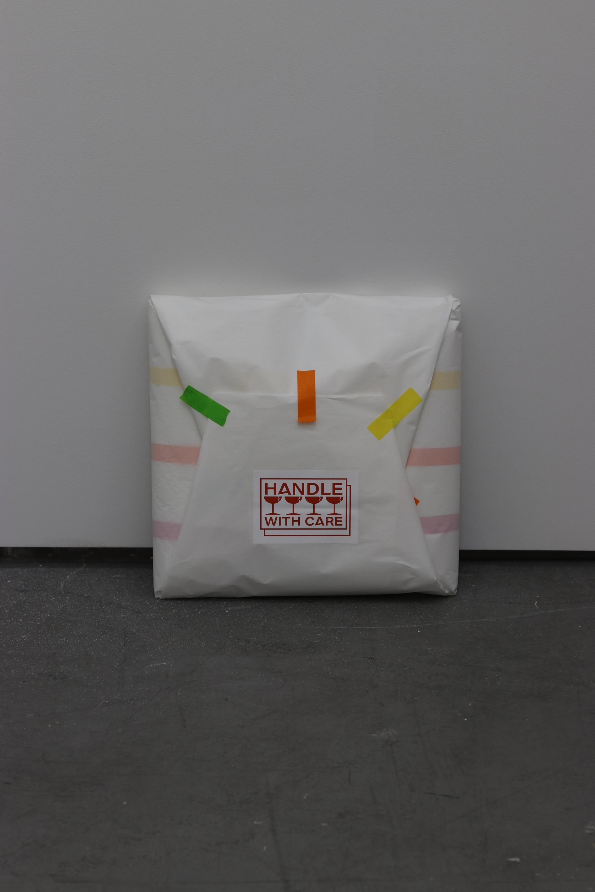 STICKER [HANDLE WITH CARE]
