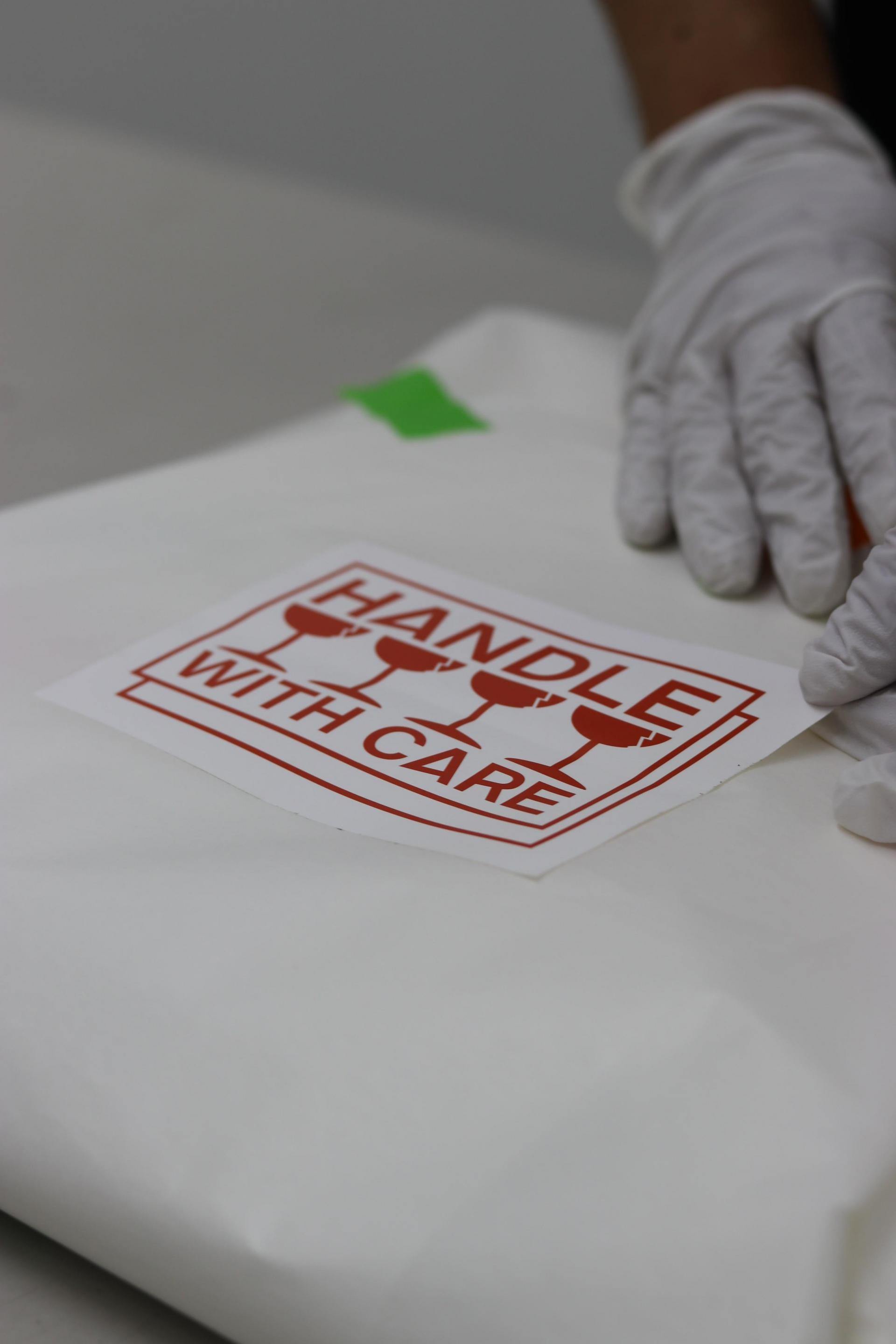 STICKER [HANDLE WITH CARE]