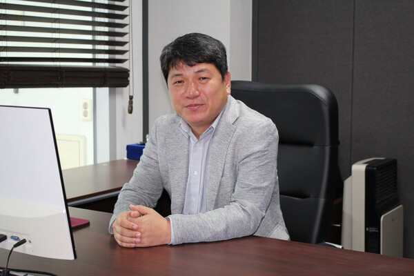 이재형 신동아ES 대표는 ONOF 론칭 배경과 관련해 "박리다매 시장에서 탈피해 제품 선택 과정에서 엔드유저인 소비자의 선택권을 보장하기 위해 프리미엄 스위치를 개발하게 됐다"고 말했다.