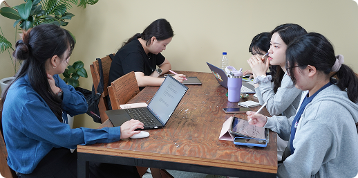 전문 취업팀이 수강생을 케어하는 모습