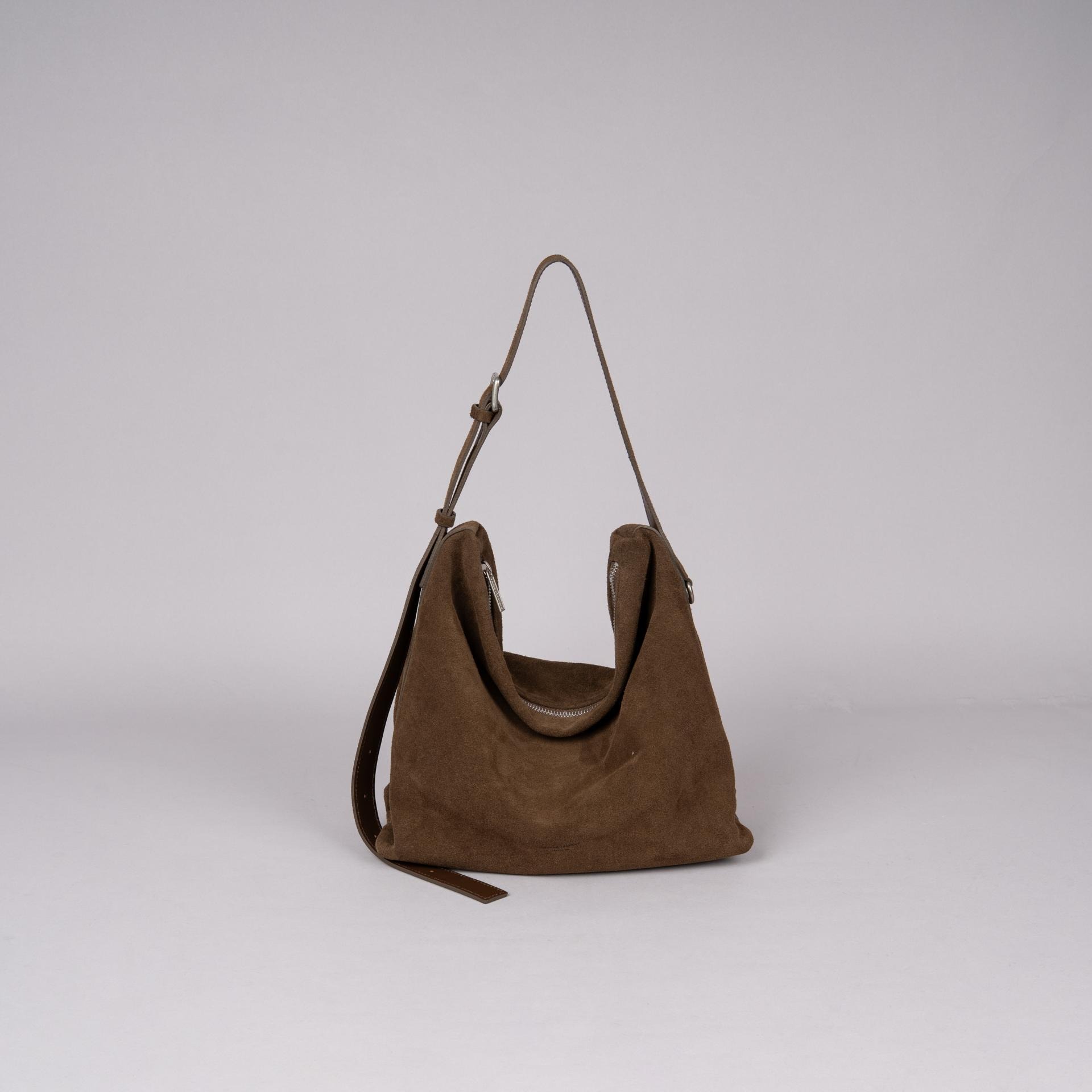 low包 (翻毛牛皮) / Low Bag (Suede)
