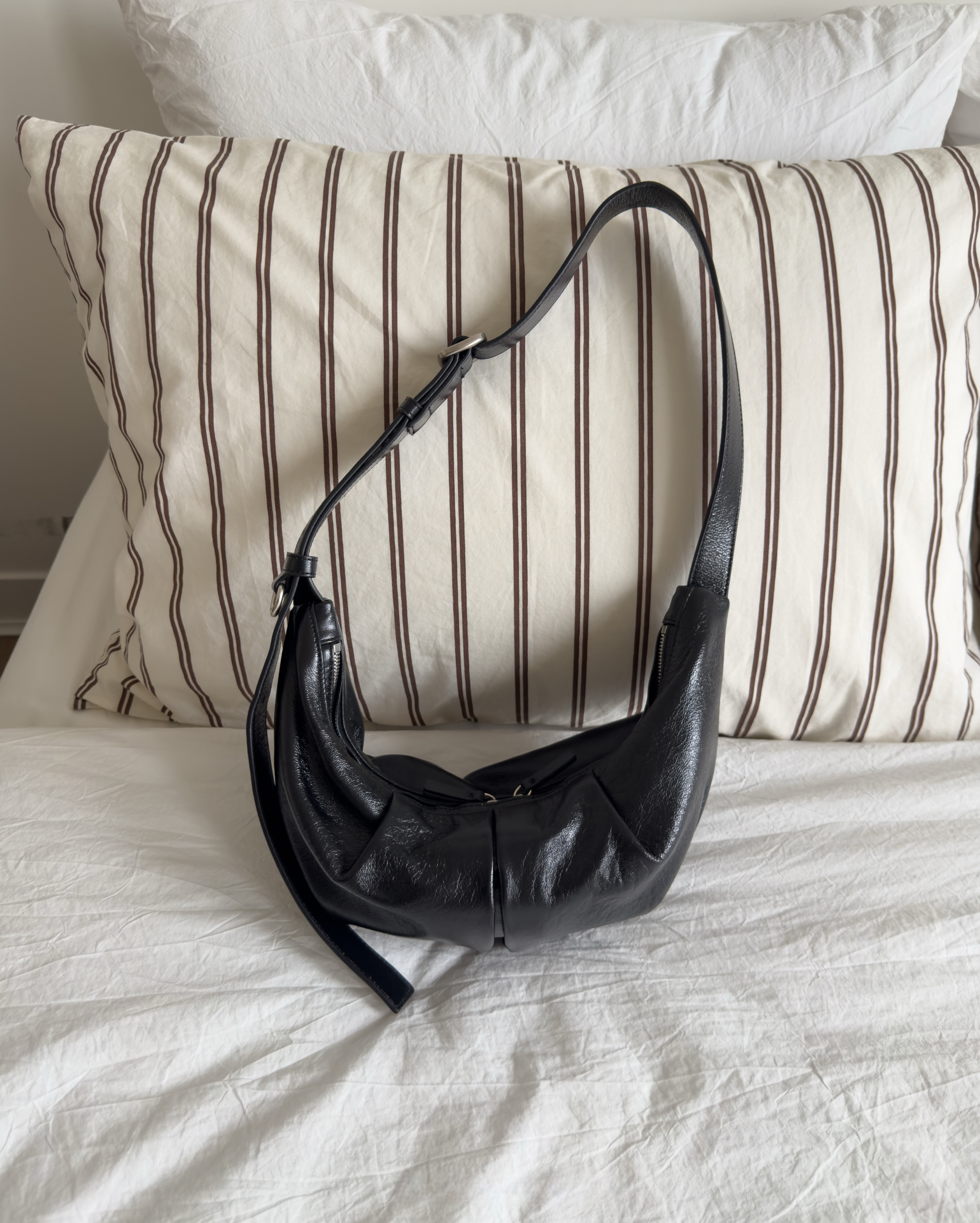 分身斜挎饺子包 / Cent Crossbody Bag