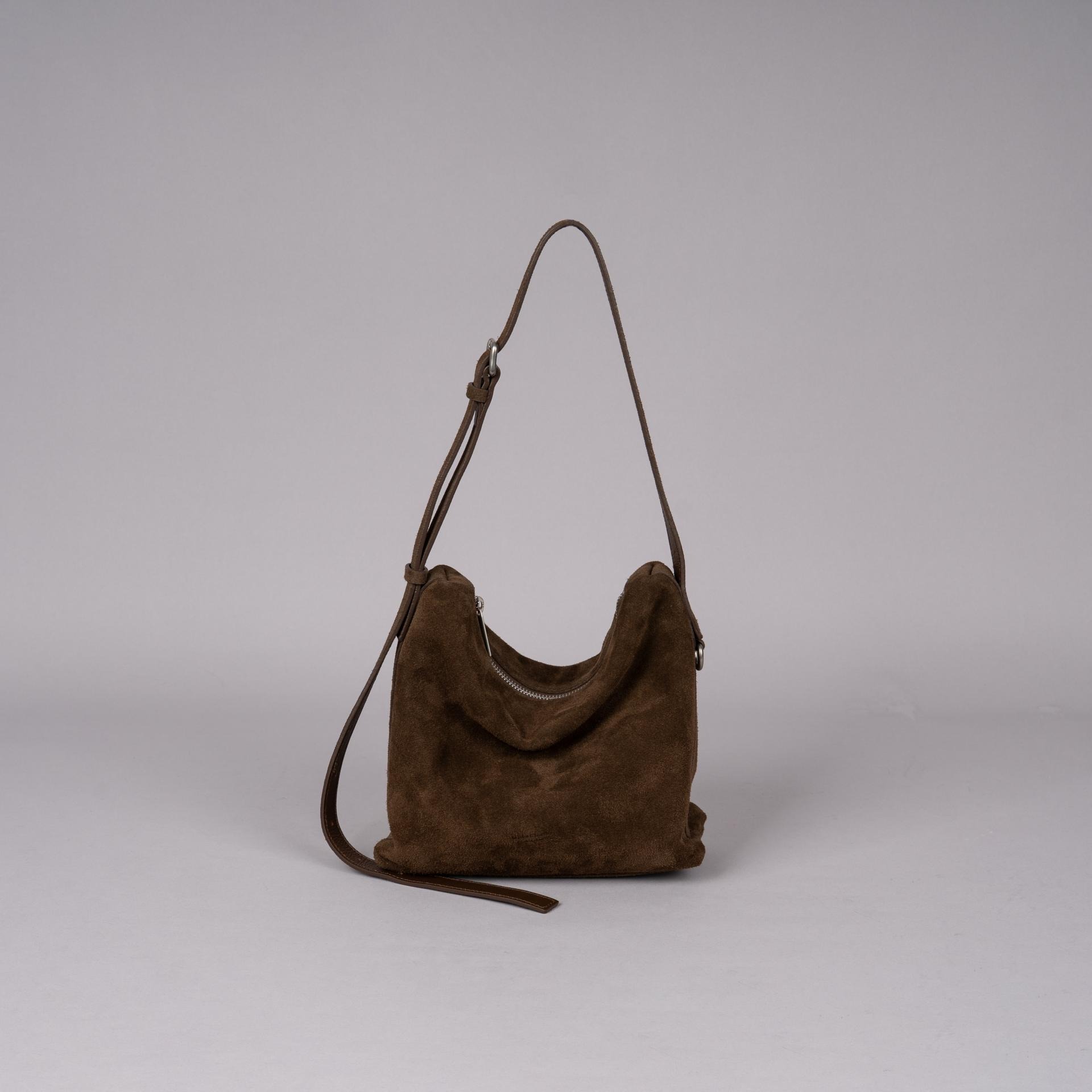 low包 (翻毛牛皮) / Low Bag S (Suede)