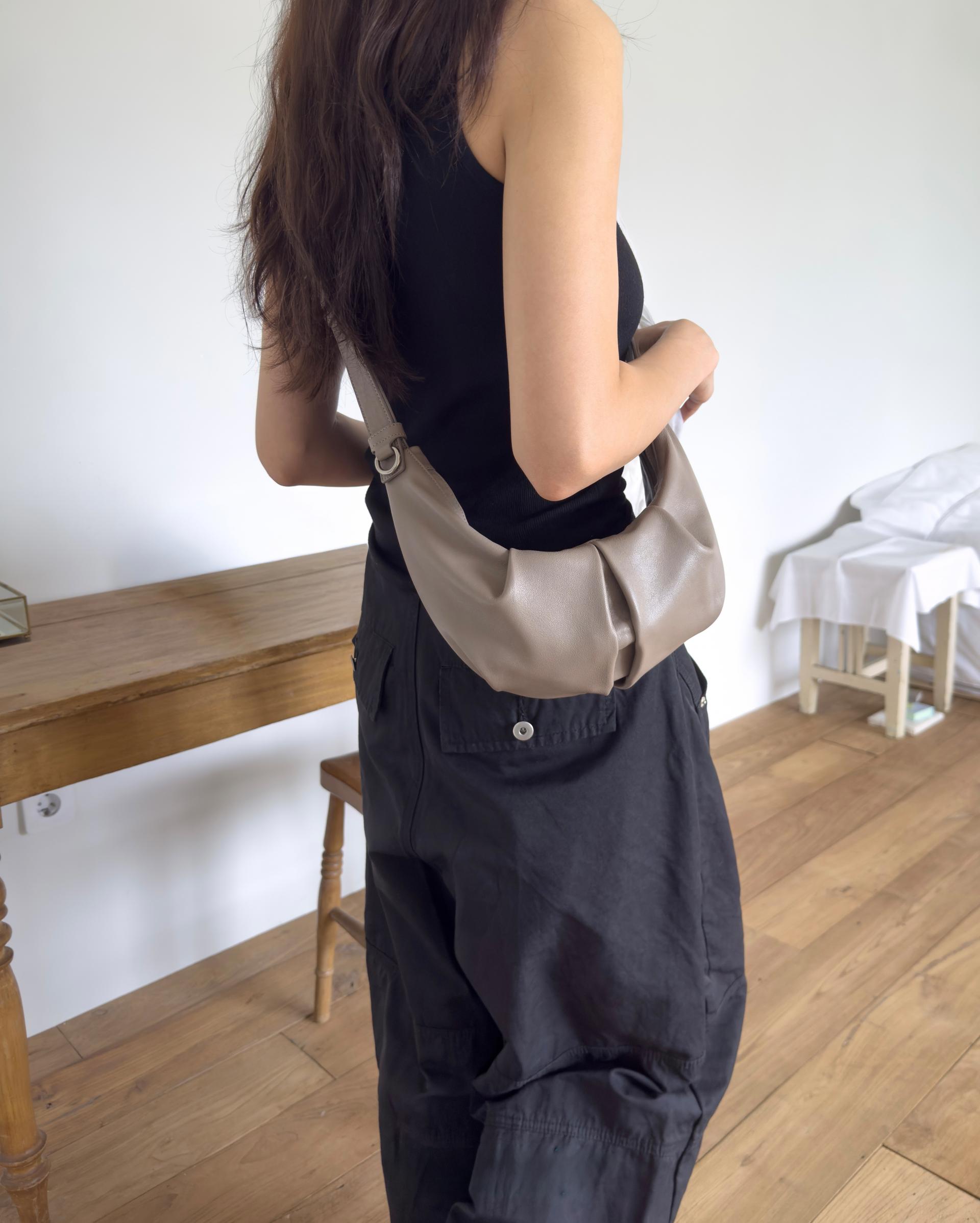分身斜挎饺子包 / Cent Crossbody Bag