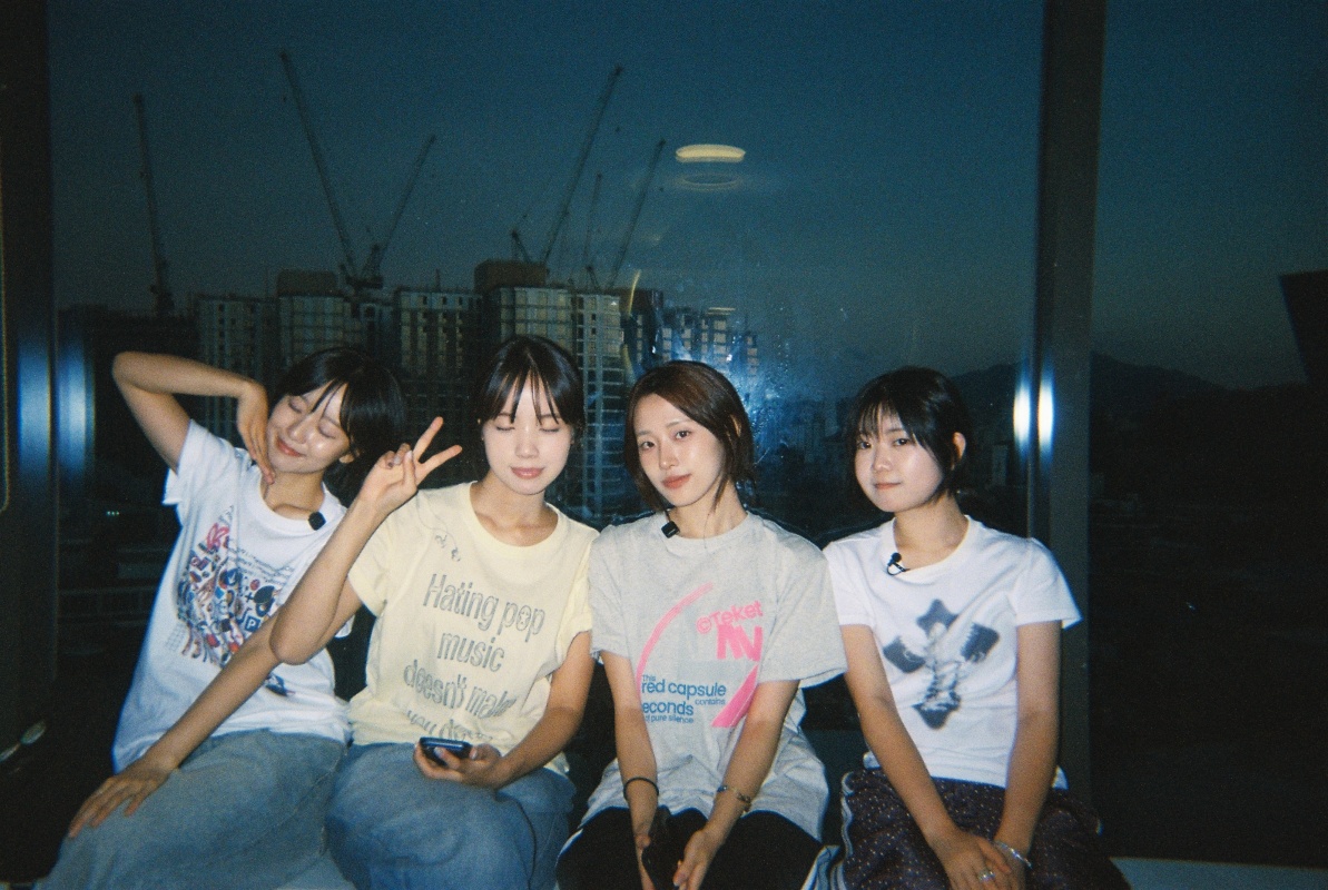 어센틱_걸밴드_데뷔.jpg
