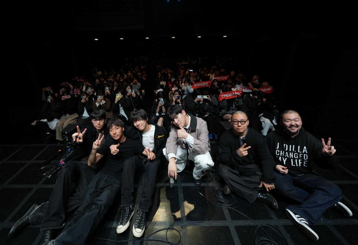 [어센틱x테잎스] 구원찬x김승윤 단체사진 1_hp.jpeg