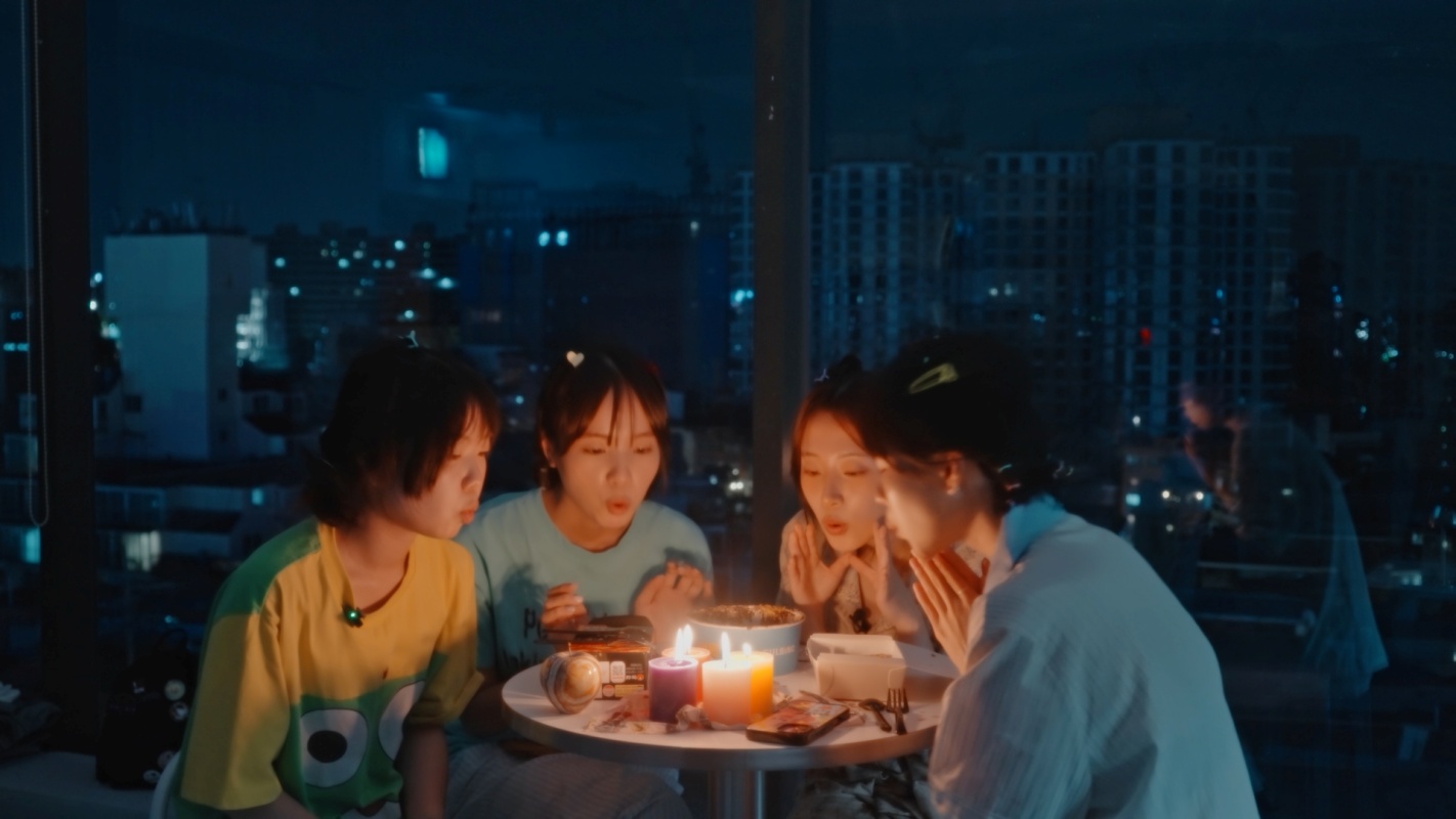 어센틱_걸밴드_데뷔 2.jpg