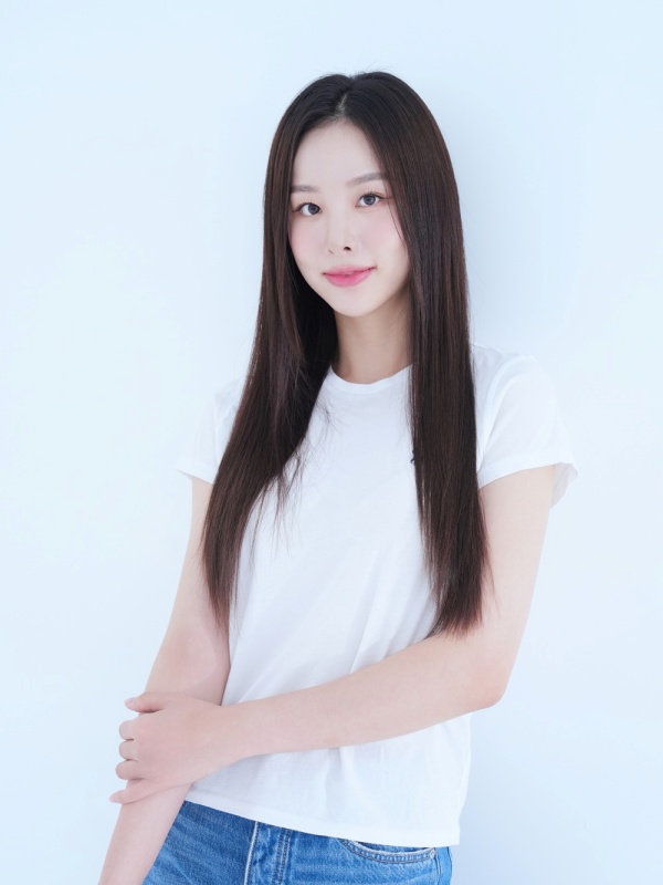 솔지_엠오엠엔터테인먼트_전속 계약 체결.JPG