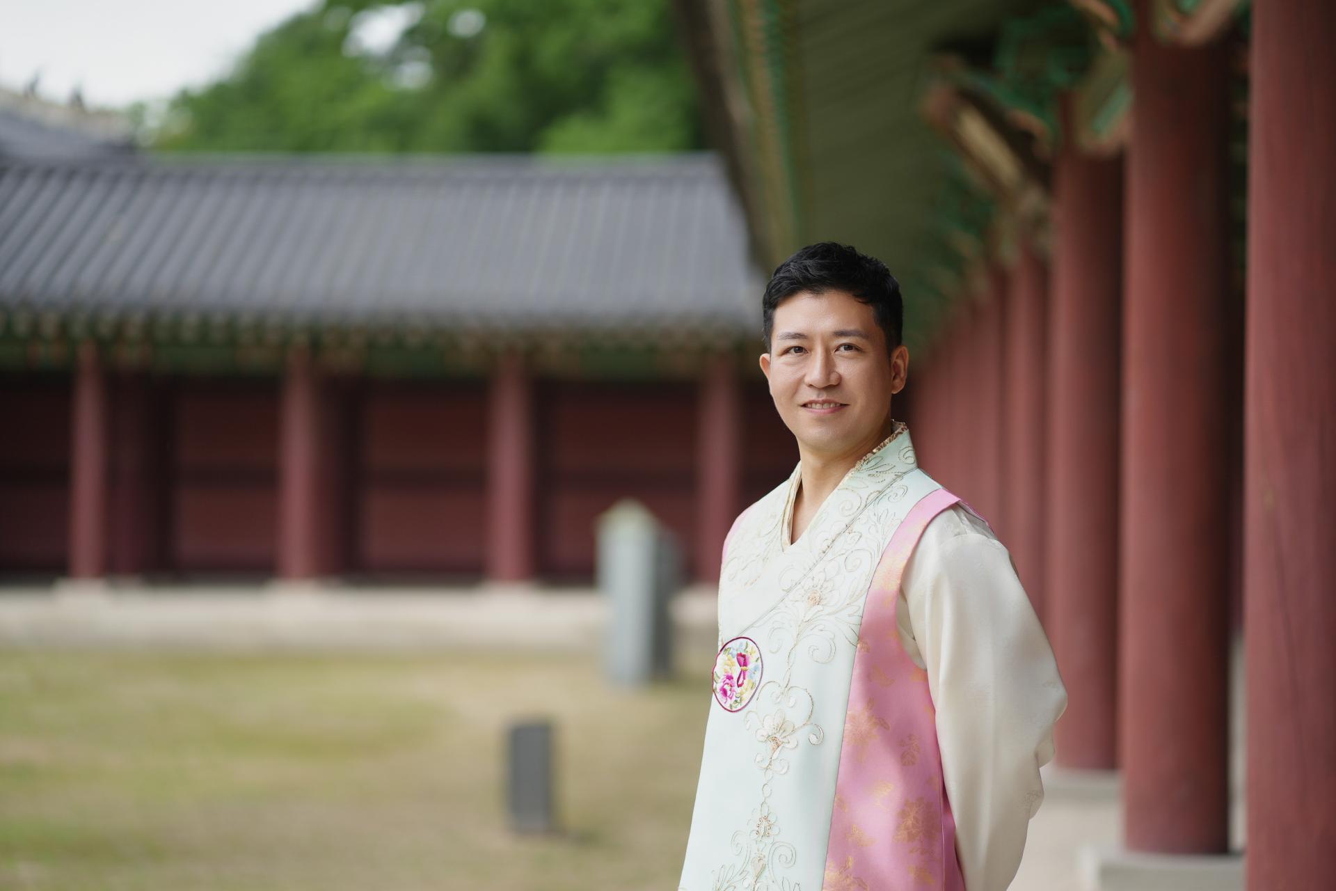 김은지신부님한복 (11).jpg
