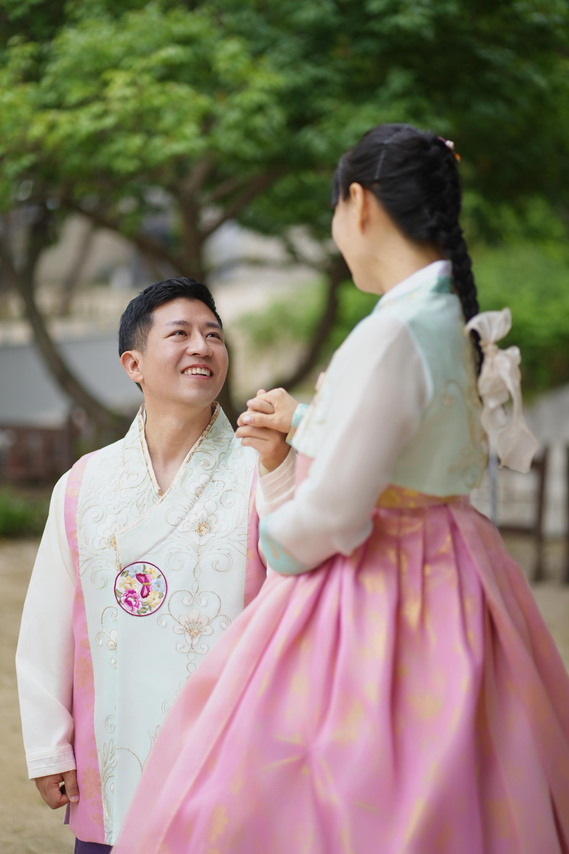 김은지신부님한복 (6).jpg