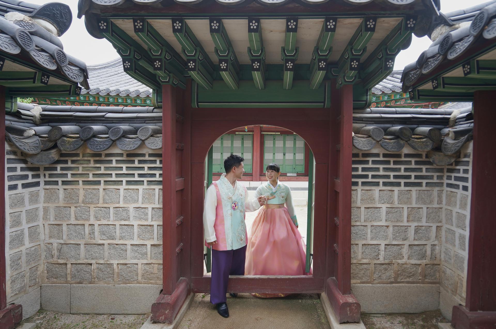 김은지신부님한복 (4).jpg