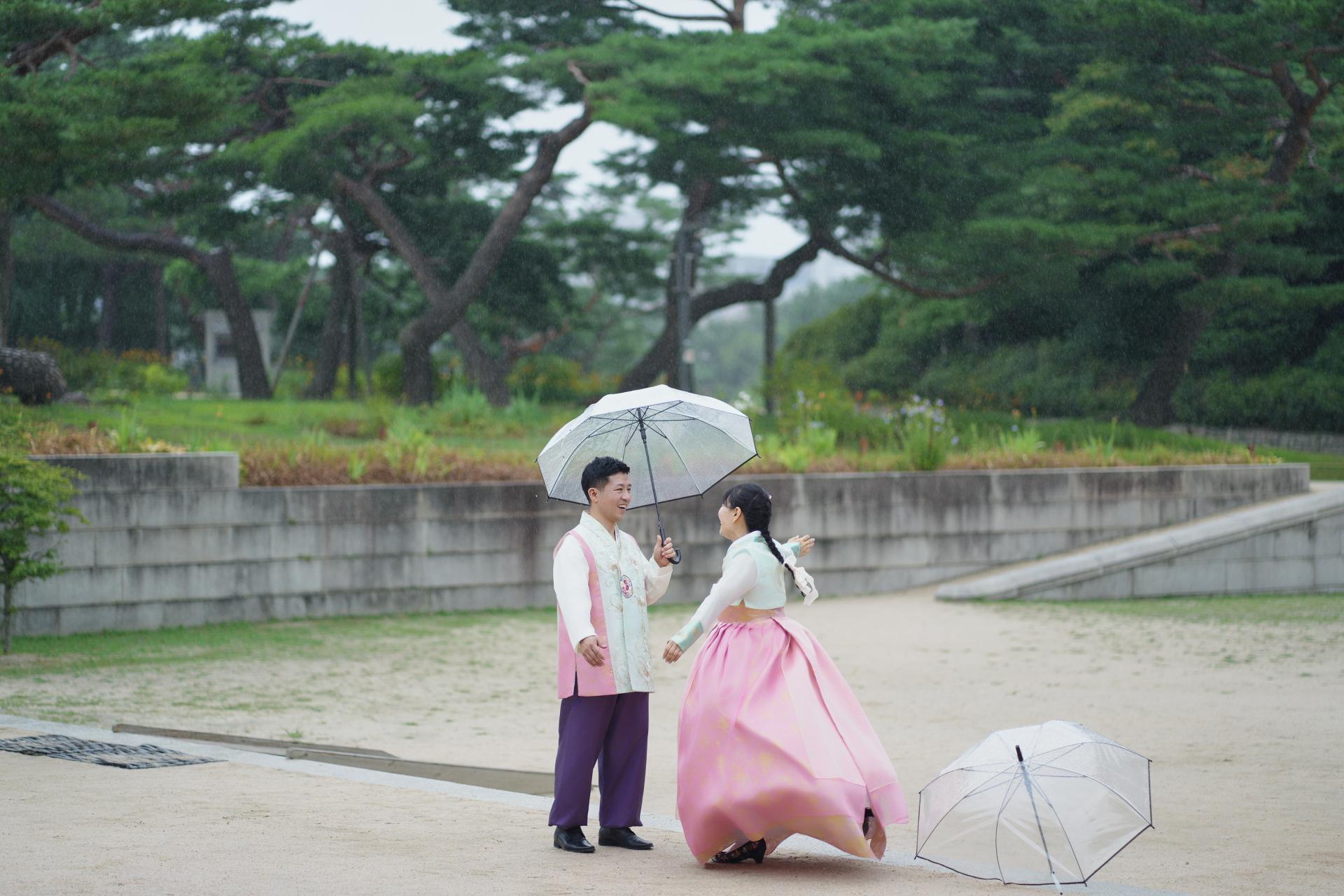 김은지신부님한복 (12).jpg
