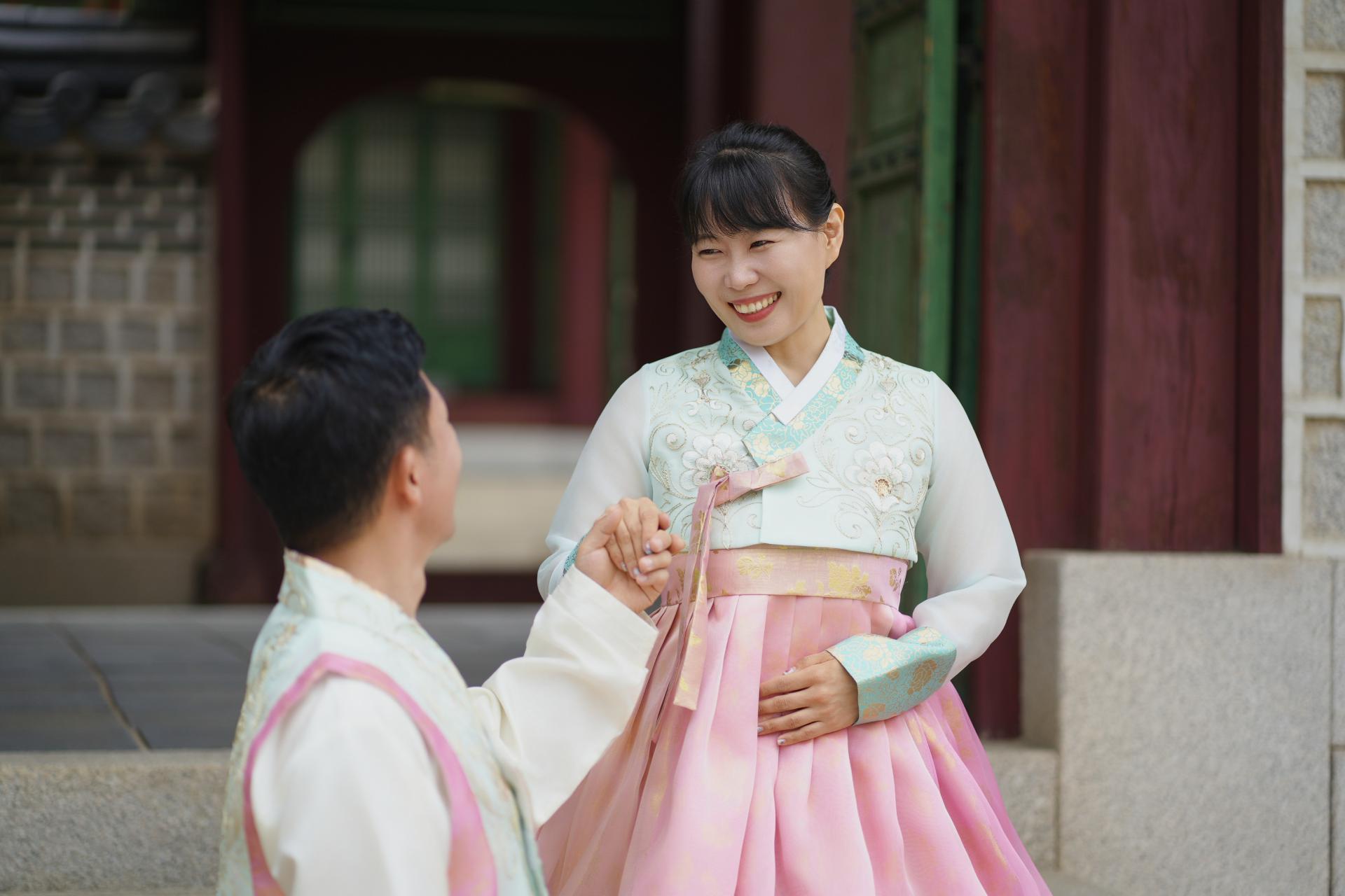 김은지신부님한복 (5).jpg