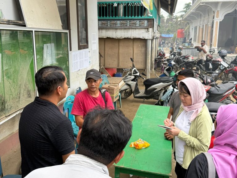 쿠부 마을의 무나사에서 대피 생활을 이어가는 주민들